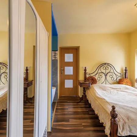 Apartament Artystyczny *